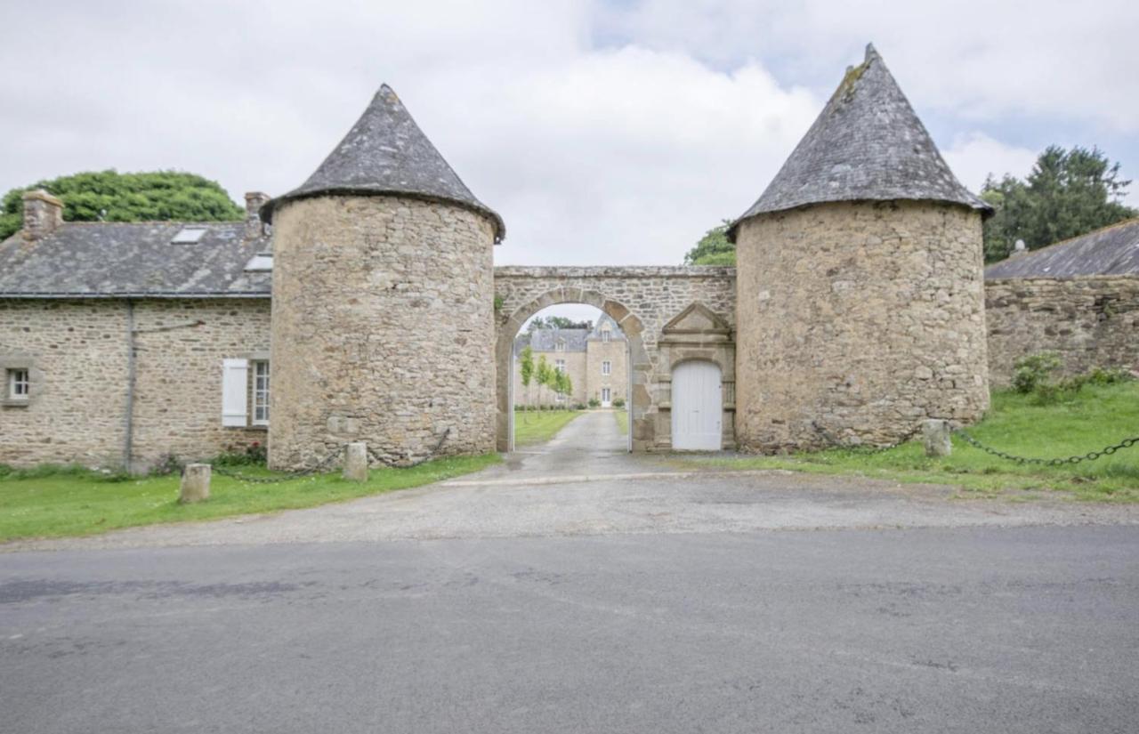 Chateau De Cadouzan Saint-Dolay Exterior photo